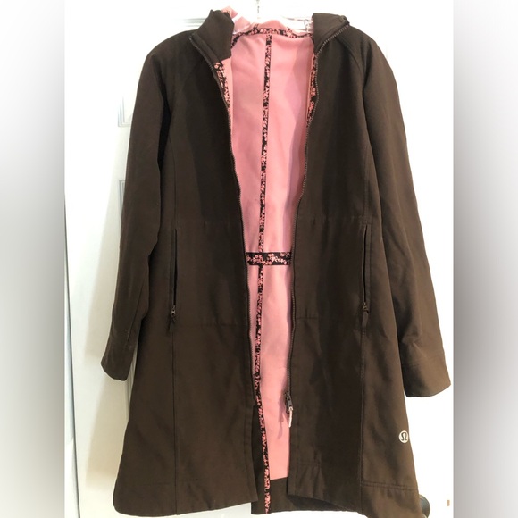 Lululemon fleece lined, water proof jacket size 6 - Picture 2 of 3